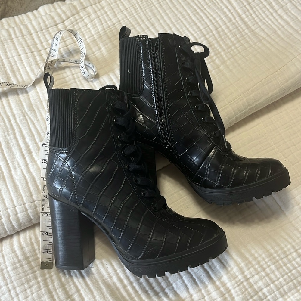 Steve Madden latch vegan lace up boots 8.5